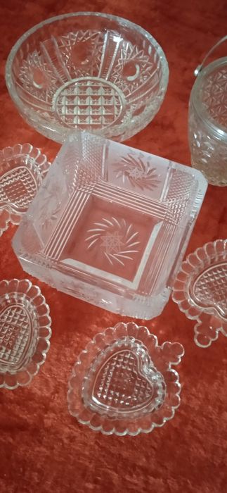 Хрустальные вазы- салатницы.стеклянные разетки и конфетница с ручкой