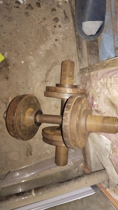 Продам гантели каждая по 15 кг