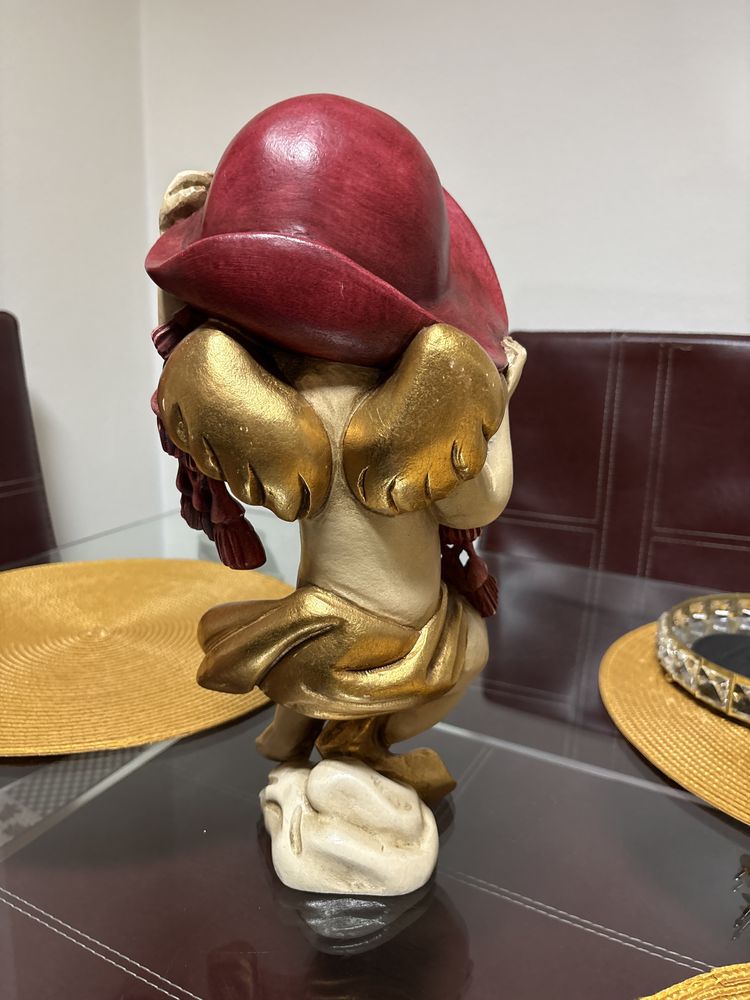 Statuie din lemn