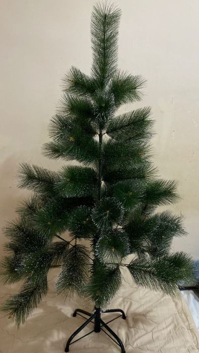 Продам елку новую с игрушками