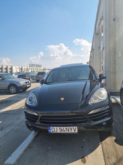 Vând Porsche Cayenne
