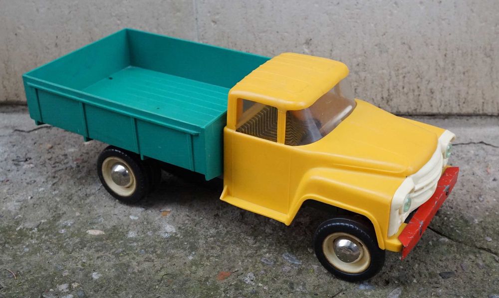 ЗИЛ Стара Руска Механична играчка модел камион на ключ работещ