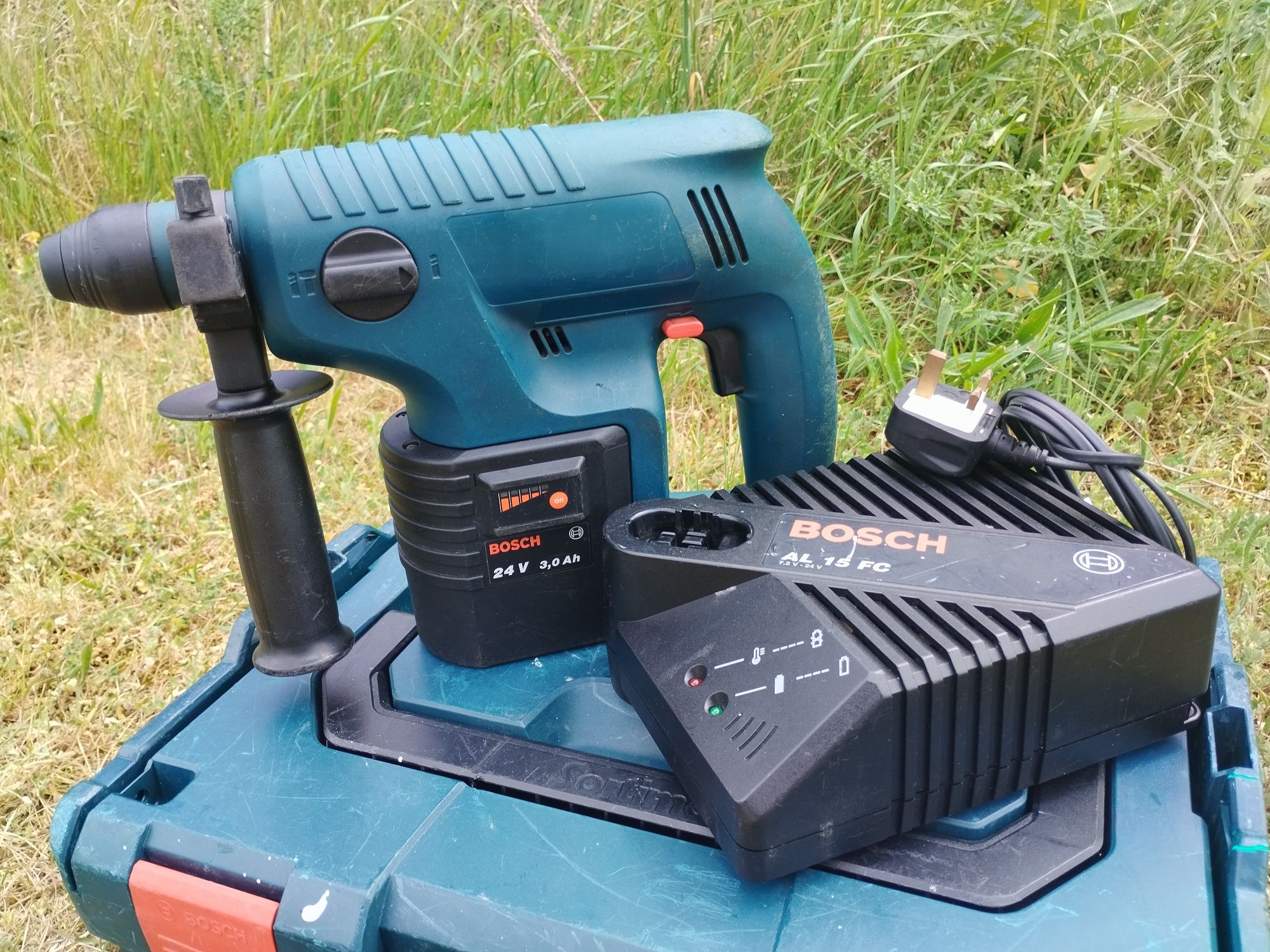Професионален Перфоратор BoschHammer 24v SDS (Синята Версия)