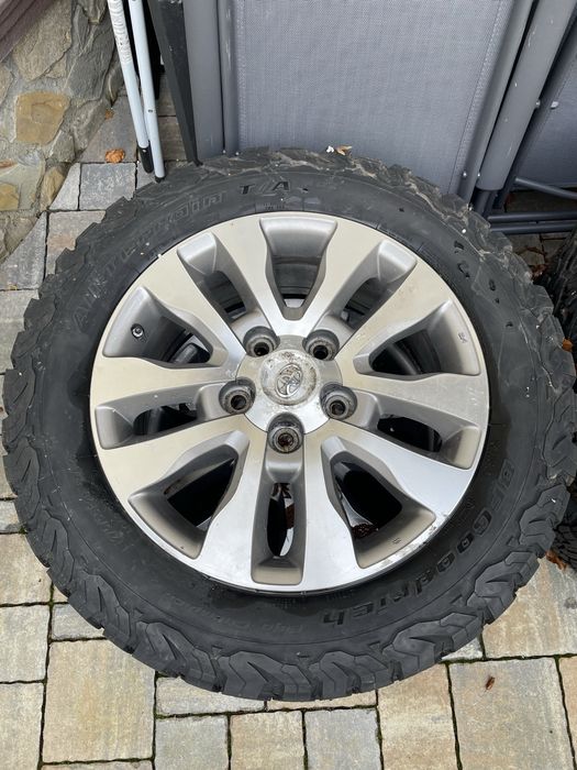 Jante + Anvelope Toyota Tundra 20”