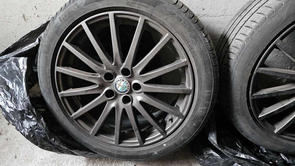 Летни гуми 235/45/18 Pirelli powergy с джанти 18’ Alfa Romeo