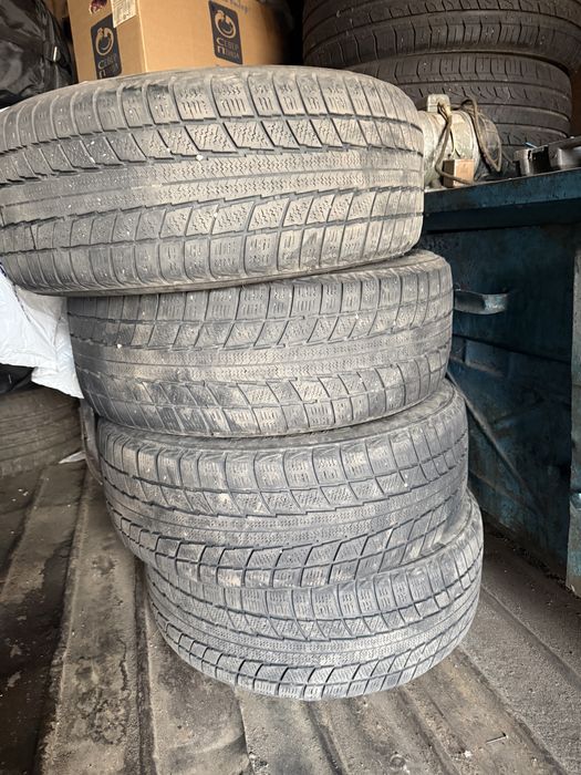 Продам зимнию резину липучка