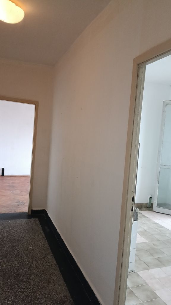 Продава се Двустаен апартамент в Шумен, Тракия - 60 кв.м за 1334 €/кв.м - Снимка #4