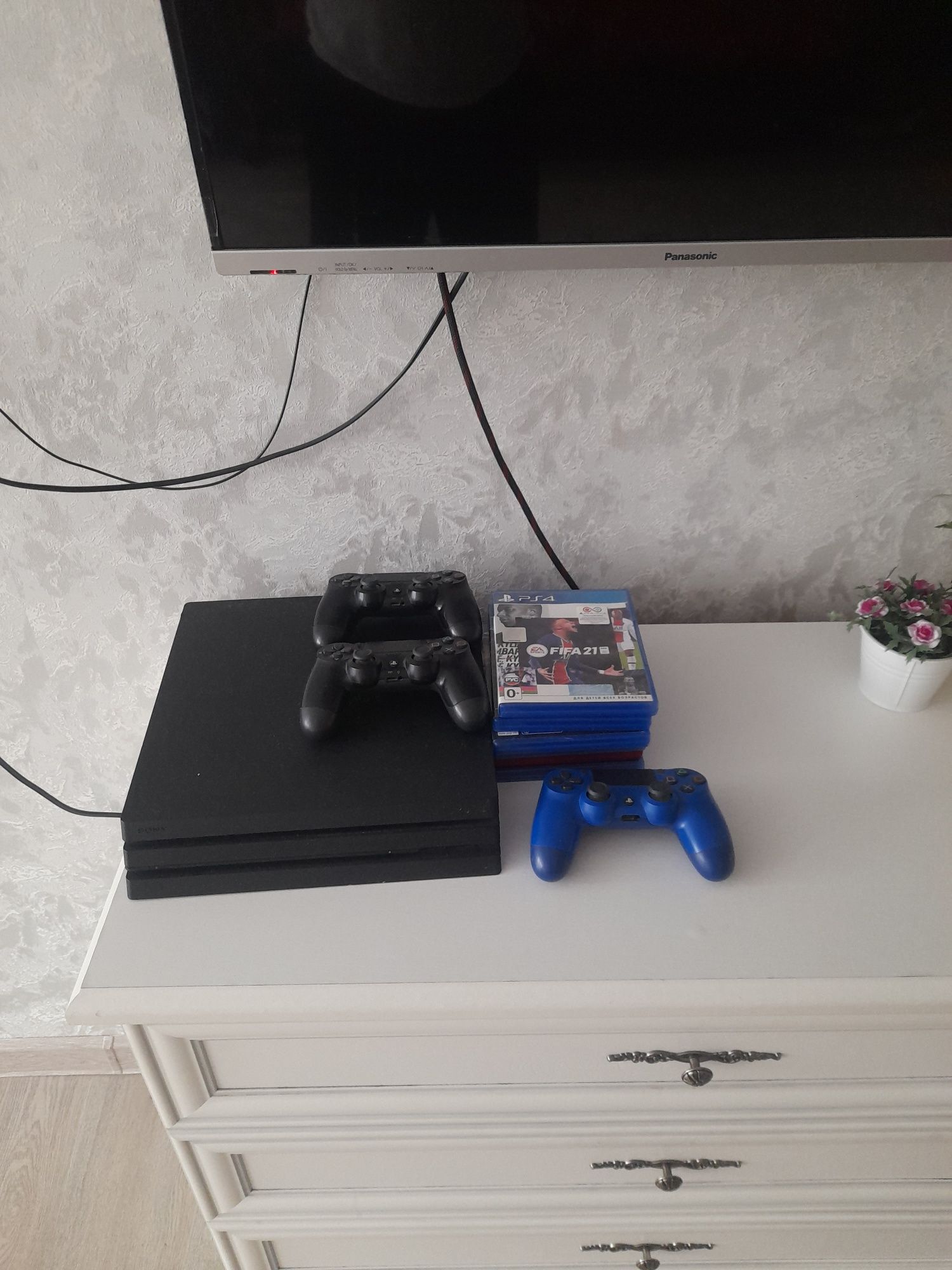 Ps4 pro в хорошем состоянии