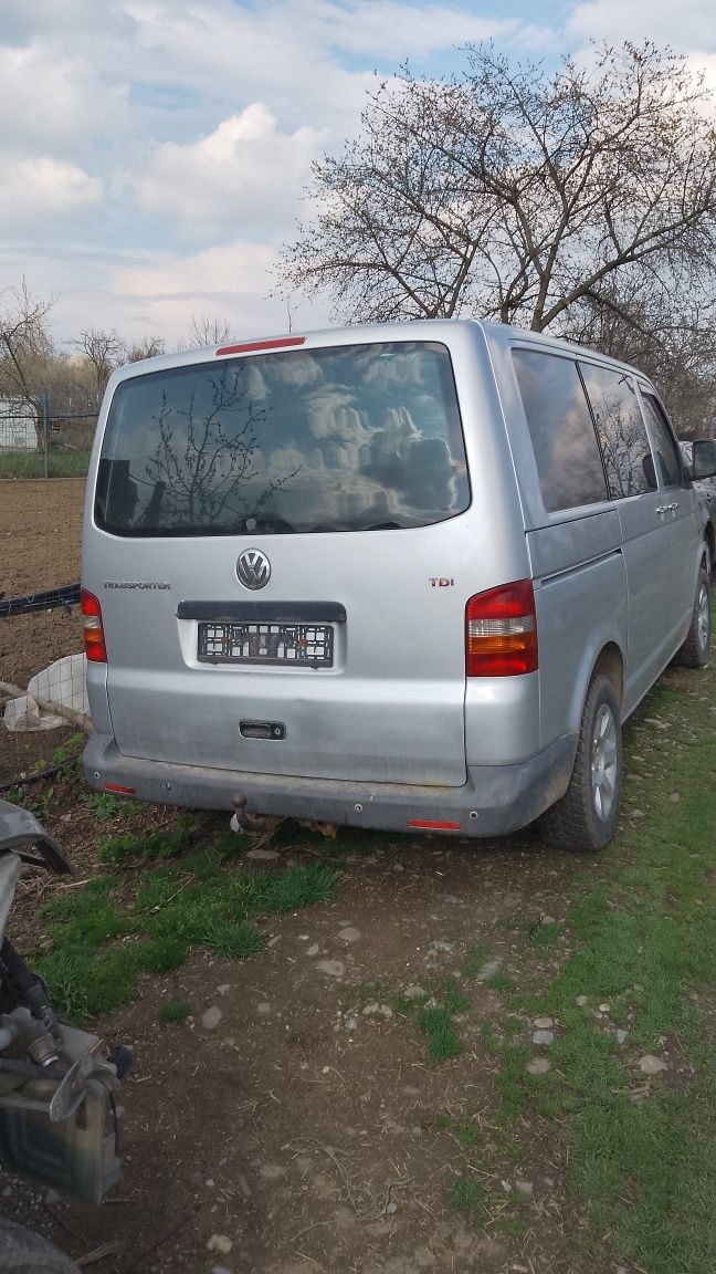 Dezmembrez VW T5 motor 2.5 AXE 174 cp cv 6 tr. Orice piesa disponibila