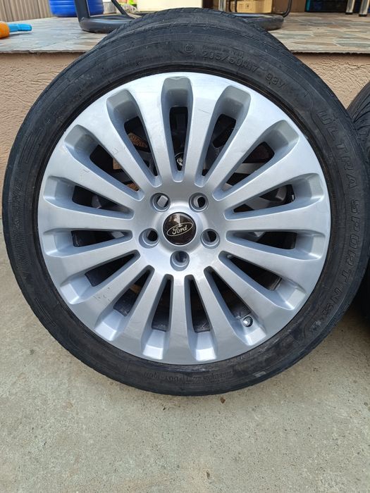 Jante aliaj cu anvelope R16 si R17 Ford