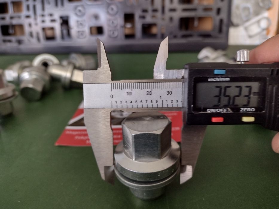 Piulite  Land Rover  - pline  M14 x 1.5 cheie 22