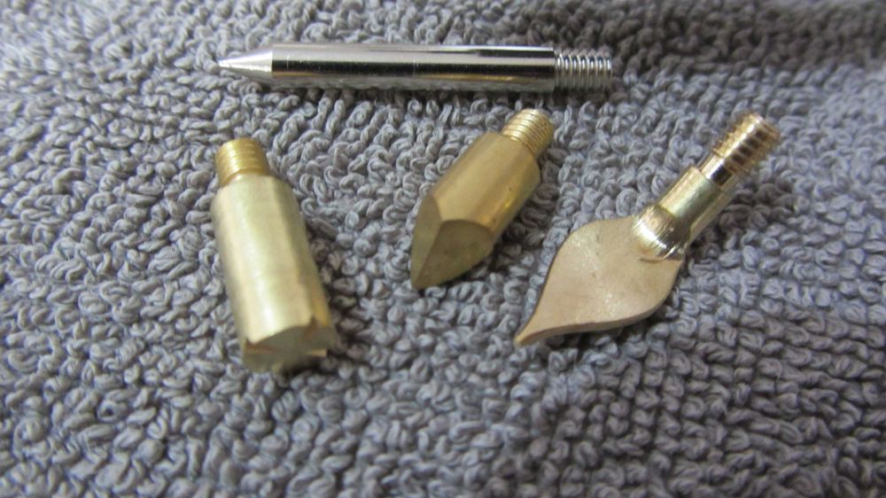 Set aparat pirogravat si lipit cu fludor in cutie Germany