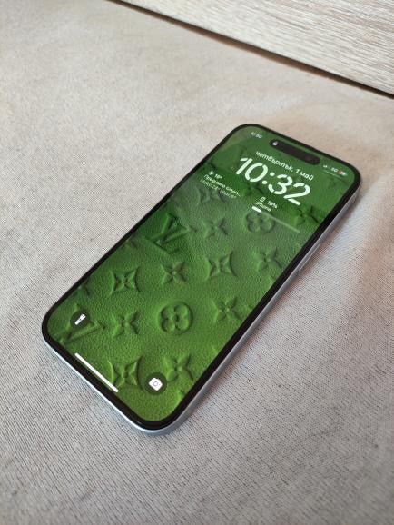Продавам Iphone 15