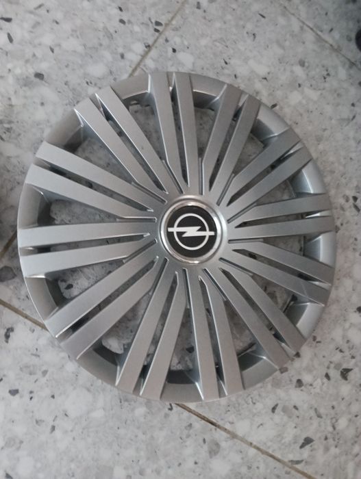 Capace in stare bună de Opel și Fiat. La 27 lei bucata.