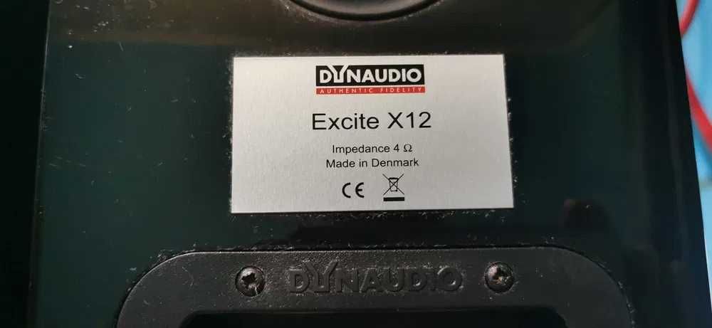 Boxe Dynaudio excite 12 Black Piano+ suporti de perete Vogel.