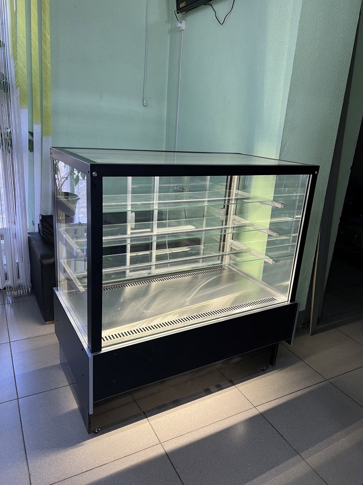 Холодильная витрины