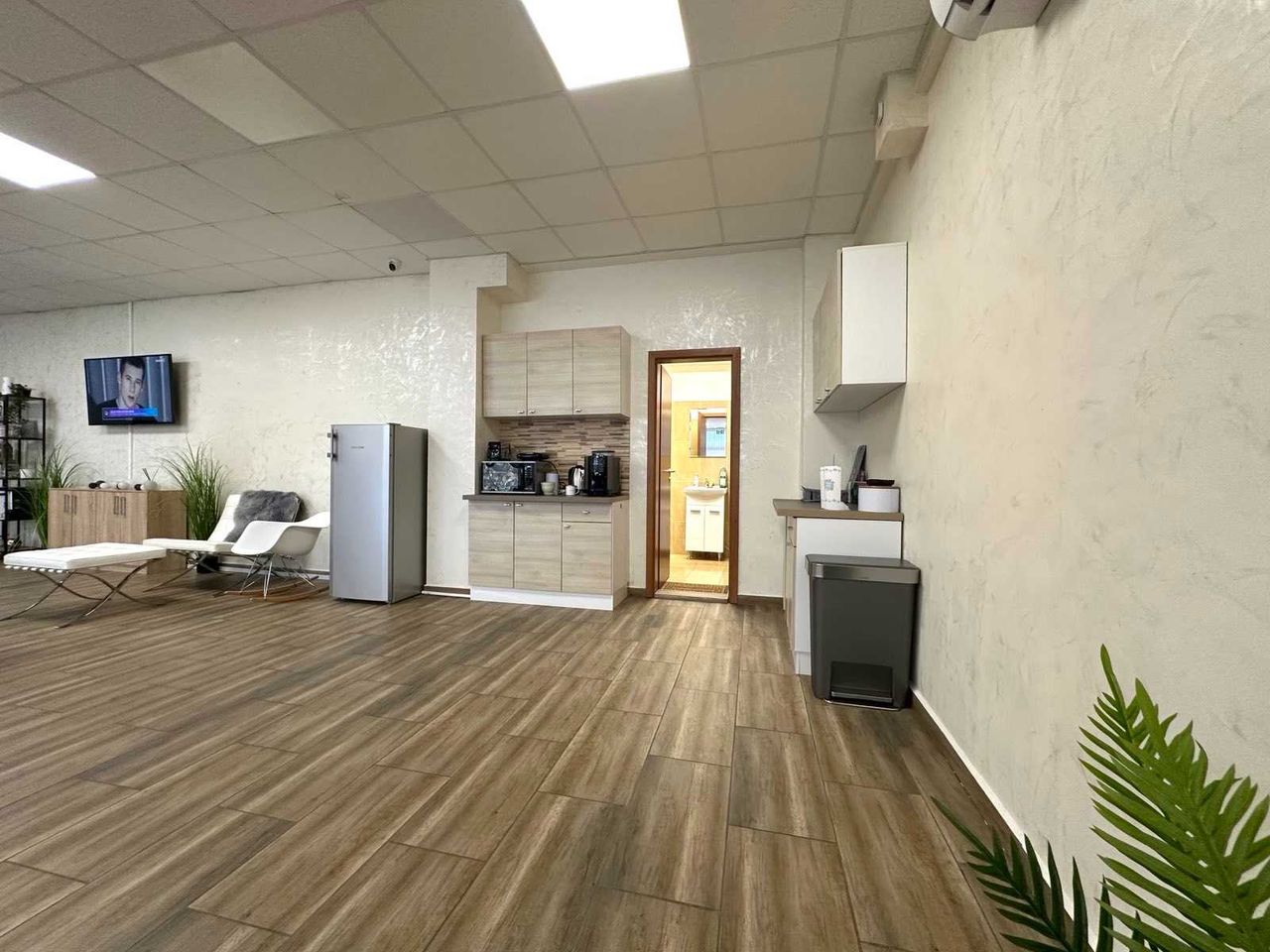 Дава се под наем Офис в Велико Търново, Колю Фичето - 150 кв.м за 765 € - Снимка #6