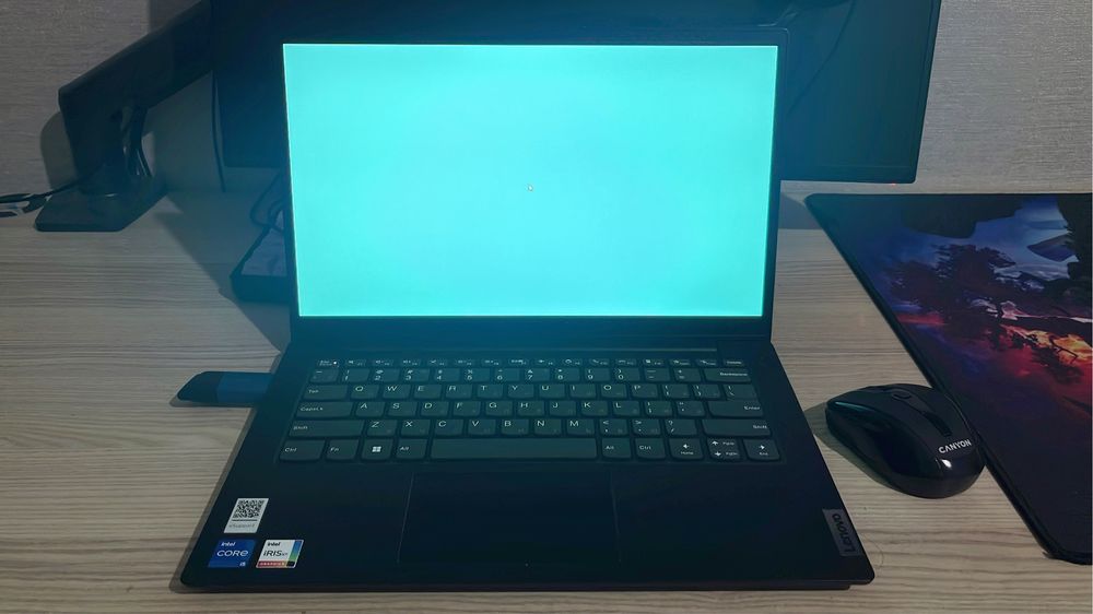 Мощный ноутбук Lenovo V14 Core i5-1135G7, 8GB, SSD 256GB, Iris Xe