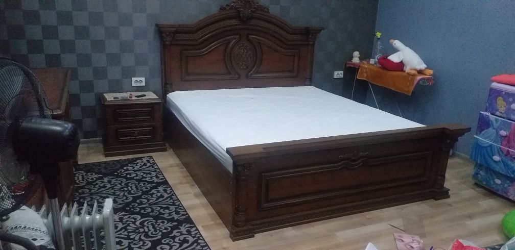 Продам свою гостинную и спальнюю мебель . Торг на месте!