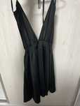 Rochie neagra cu spatele gol si cu decolteu in V