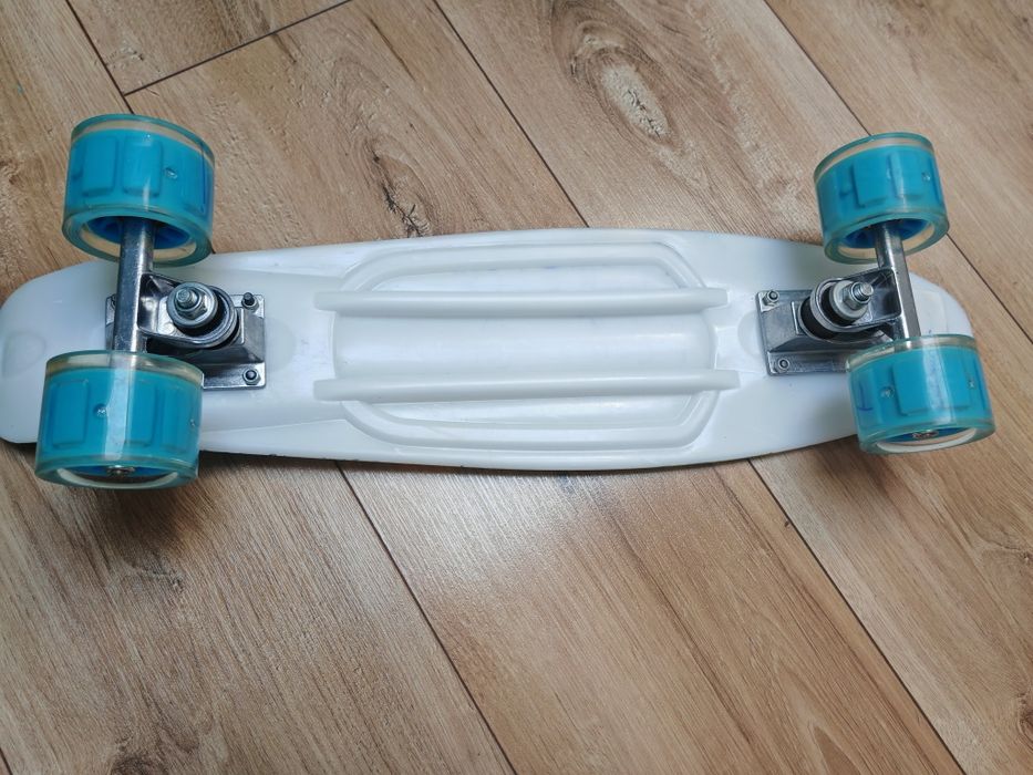 Placa skateboard NOUA fish cu luminite+protectii maini,coate,genunchi