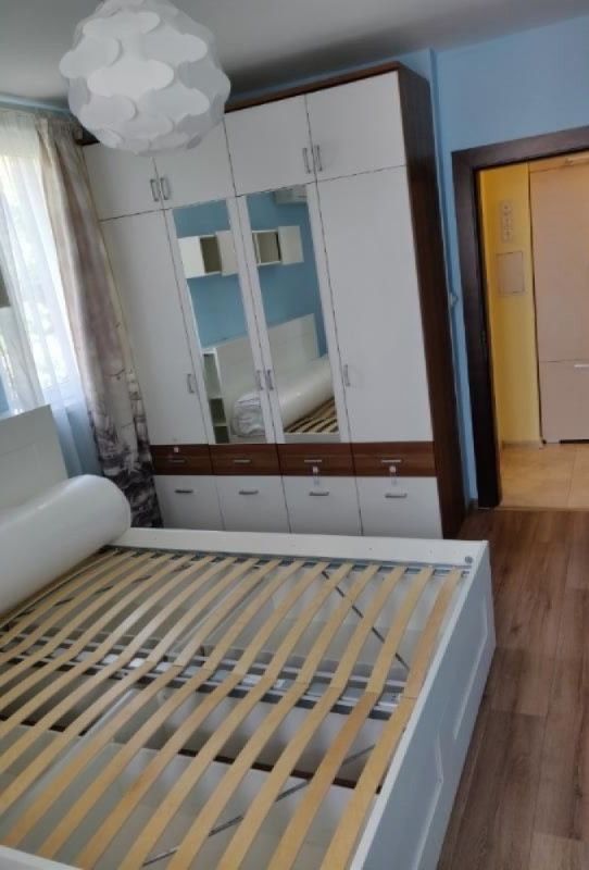 Двустаен обзаведен апартамент в кв. Сухата Река