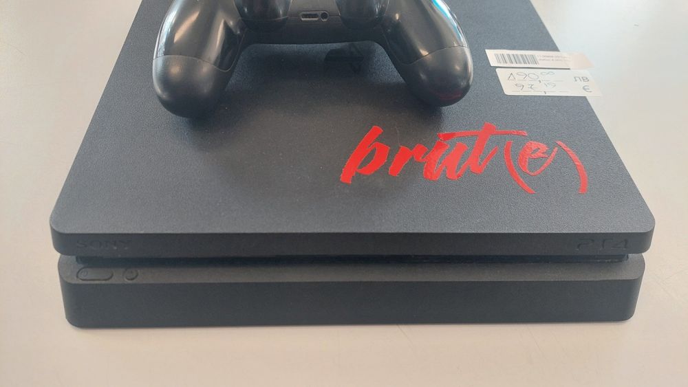 Игра PS 4 Slim 1TB + Джойстик