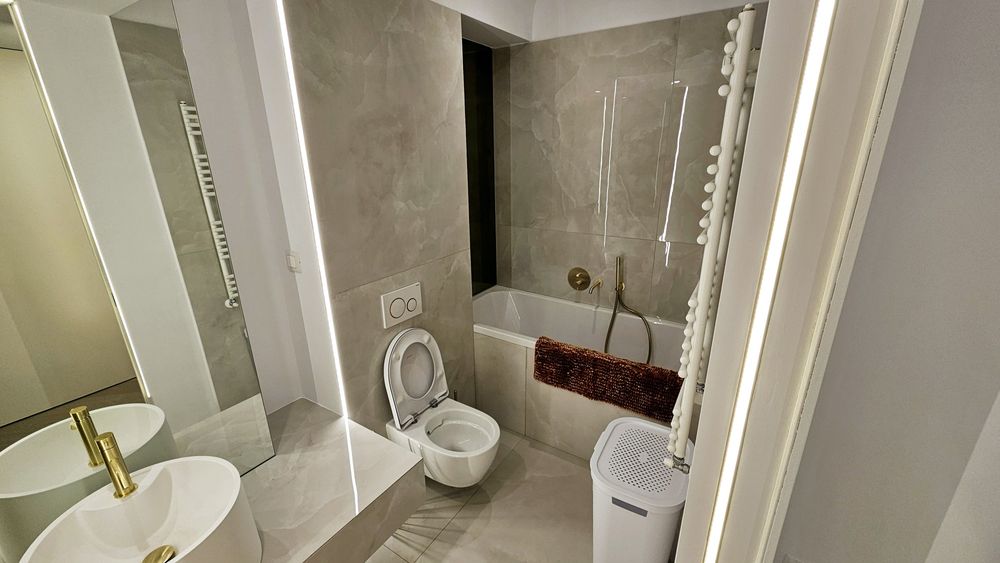 Ofer spre inchiriere apartament 3 camere decomandat parcare subteran