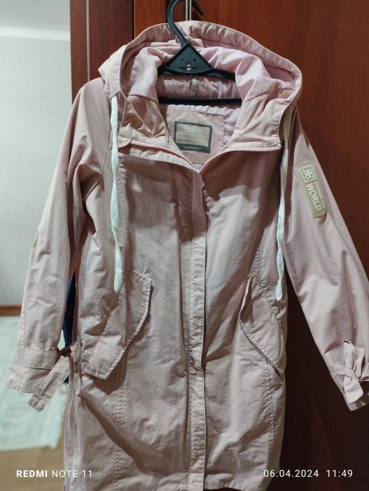 Продам плащ-ветровку детскую.