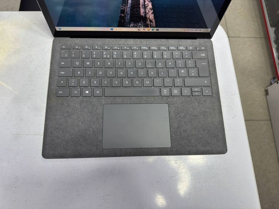 Surface soʻngi rusumdagi core 5-1035G7 x360 14 full hd IPS 8/128 ssd