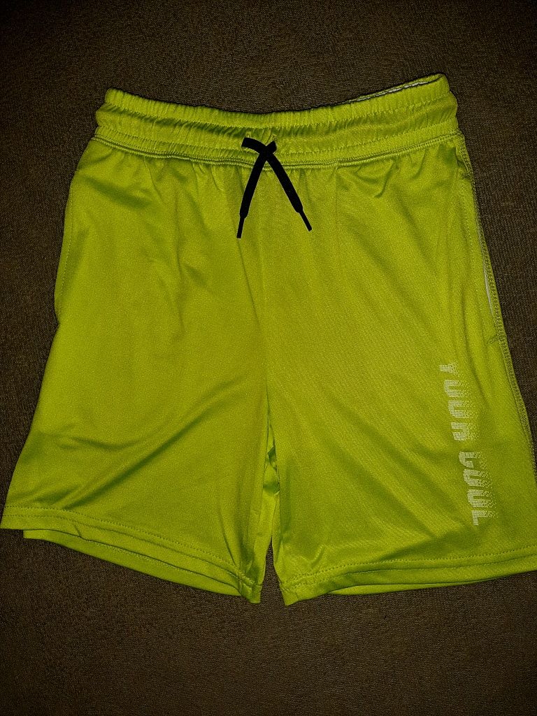 Lot 7 perechi pantaloni scurți  respirabili  noi 128