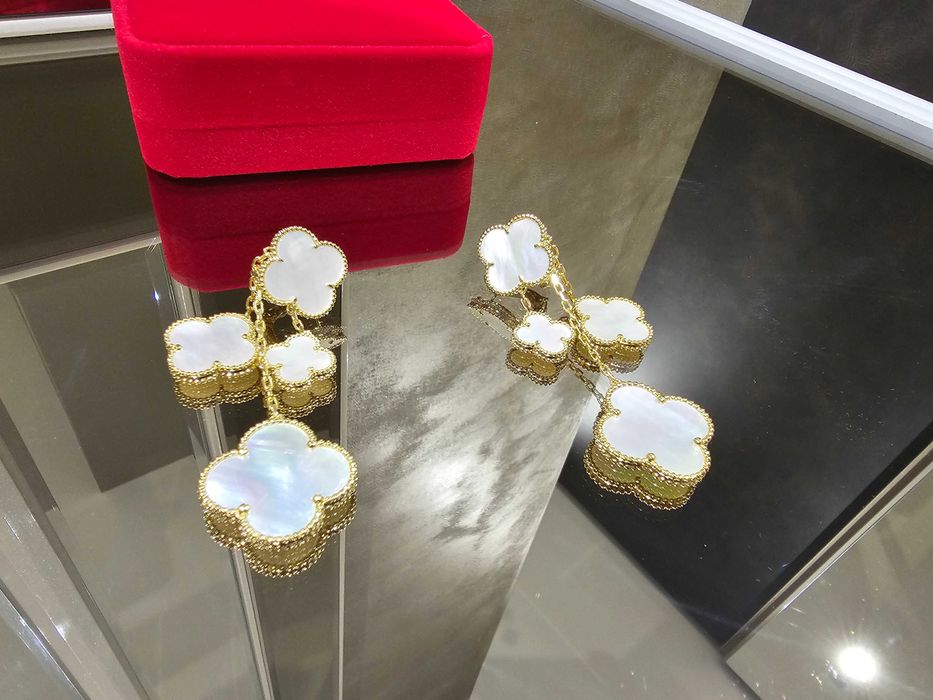 Van Cleef & Arpels VCA 4 Magic Mother of Pearl Alhambra Дамски Обеци