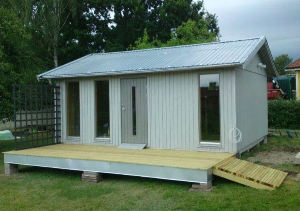 Vand case pe structură metalică