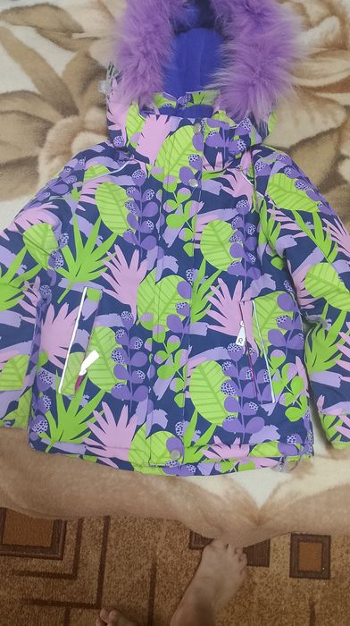 Продам зимнюю куртку на девочку