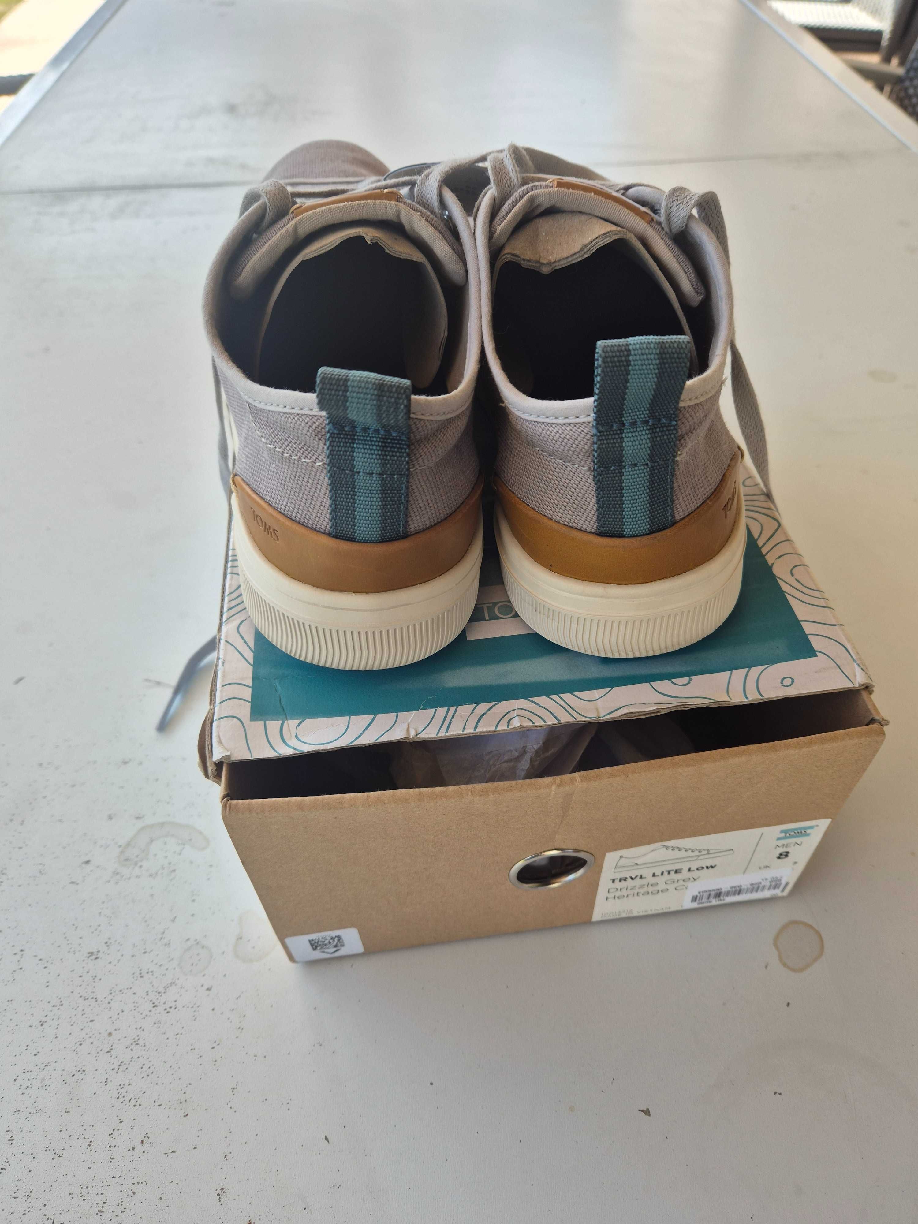 Продавам мъжки гуменки TOMS TRVL LITE, номер 41