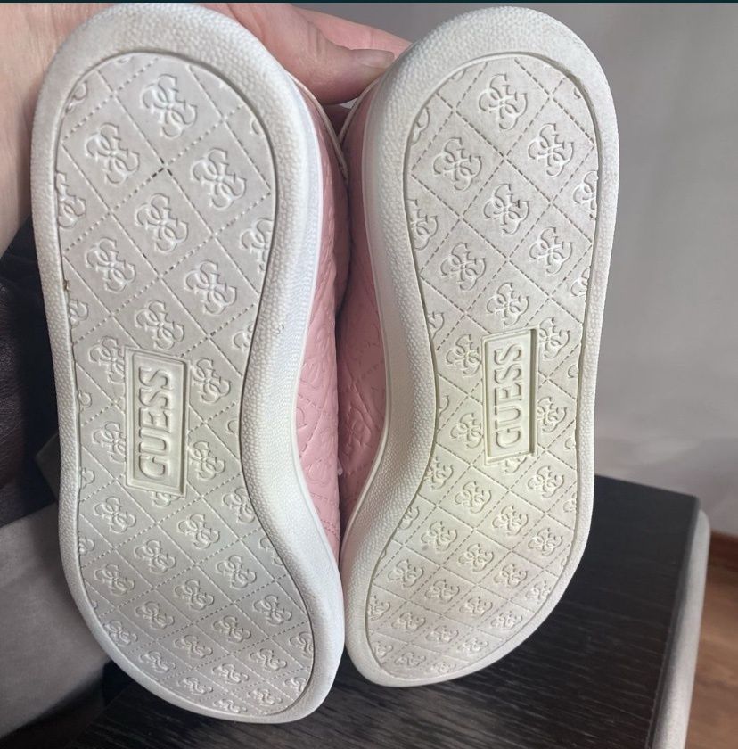 Сникърси Guess розови