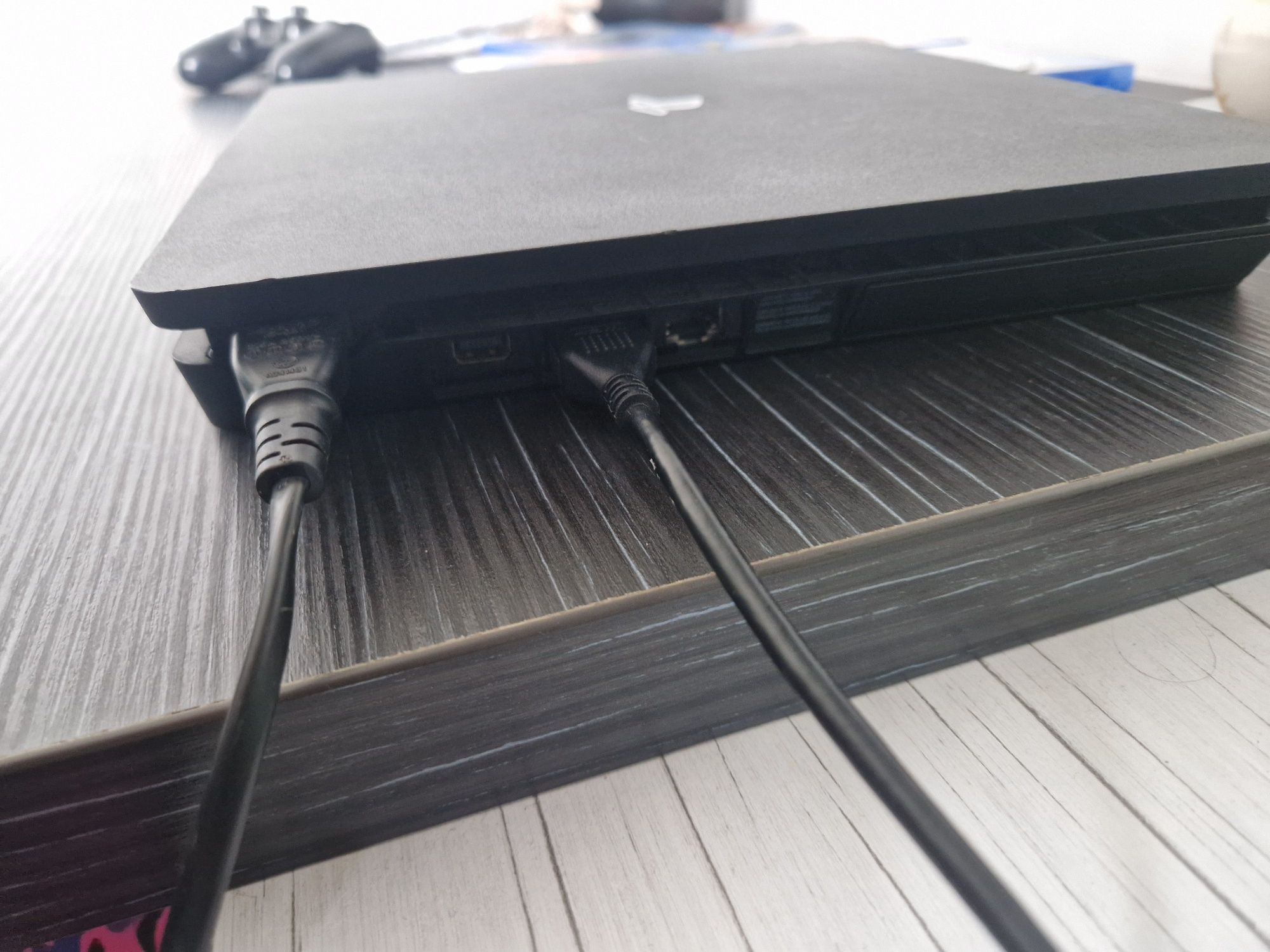 Ps4 slim în stare perfecta !!!Accept și schimb!!!