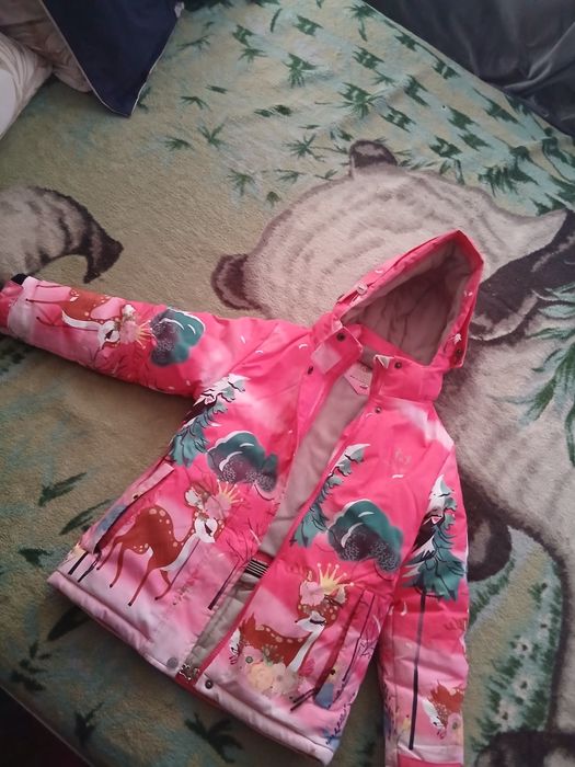 Продам куртку на девочку