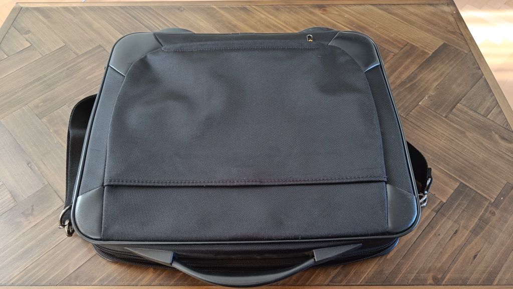 Луксозна бизнес чанта Samsonite за лаптоп 15''
Отлично със