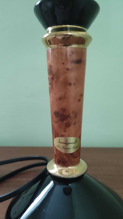 Немска порцеланова настолна лампа декорирана с 22 карата злато