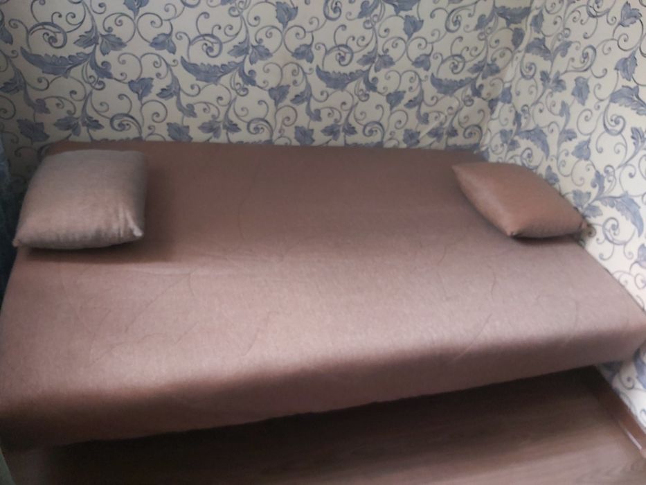 Срочно связи с переездом, продаю диван книжка