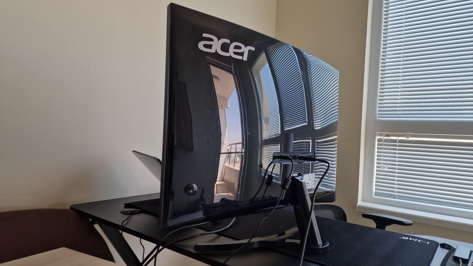 Acer 31.5" 144hz curved 1080p LCD Freesync