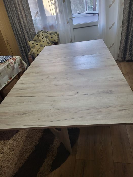 Vând masă extensibilă