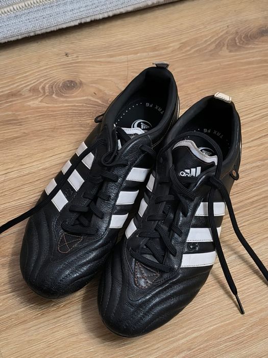 Спортивные бутсы адидас