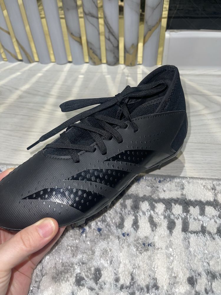 Original Adidas butsi sotiladi, Ispaniyadan opkelingan
