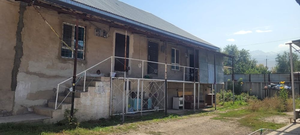 Продается дом с коммерческими помещениями