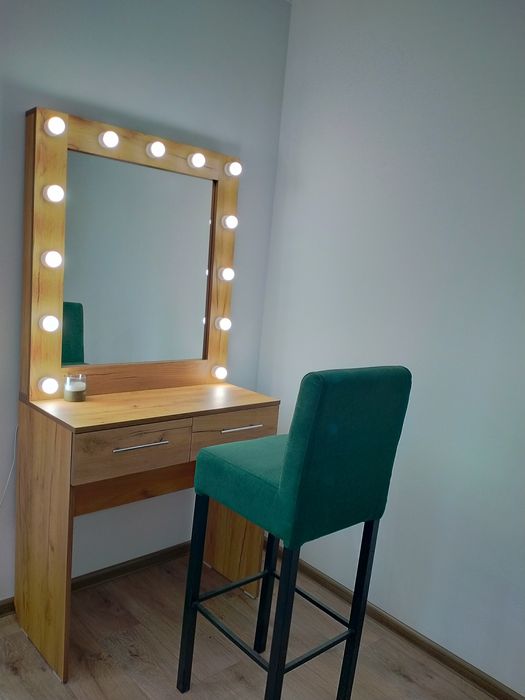 Срочно продам гримёрный стол