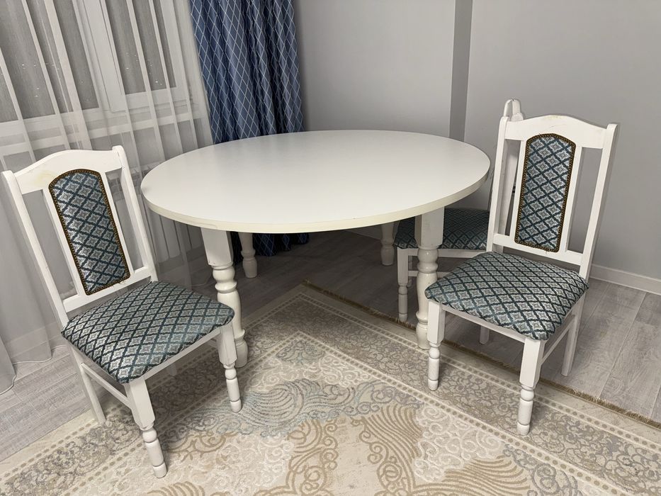 Продаю стол со стульями!