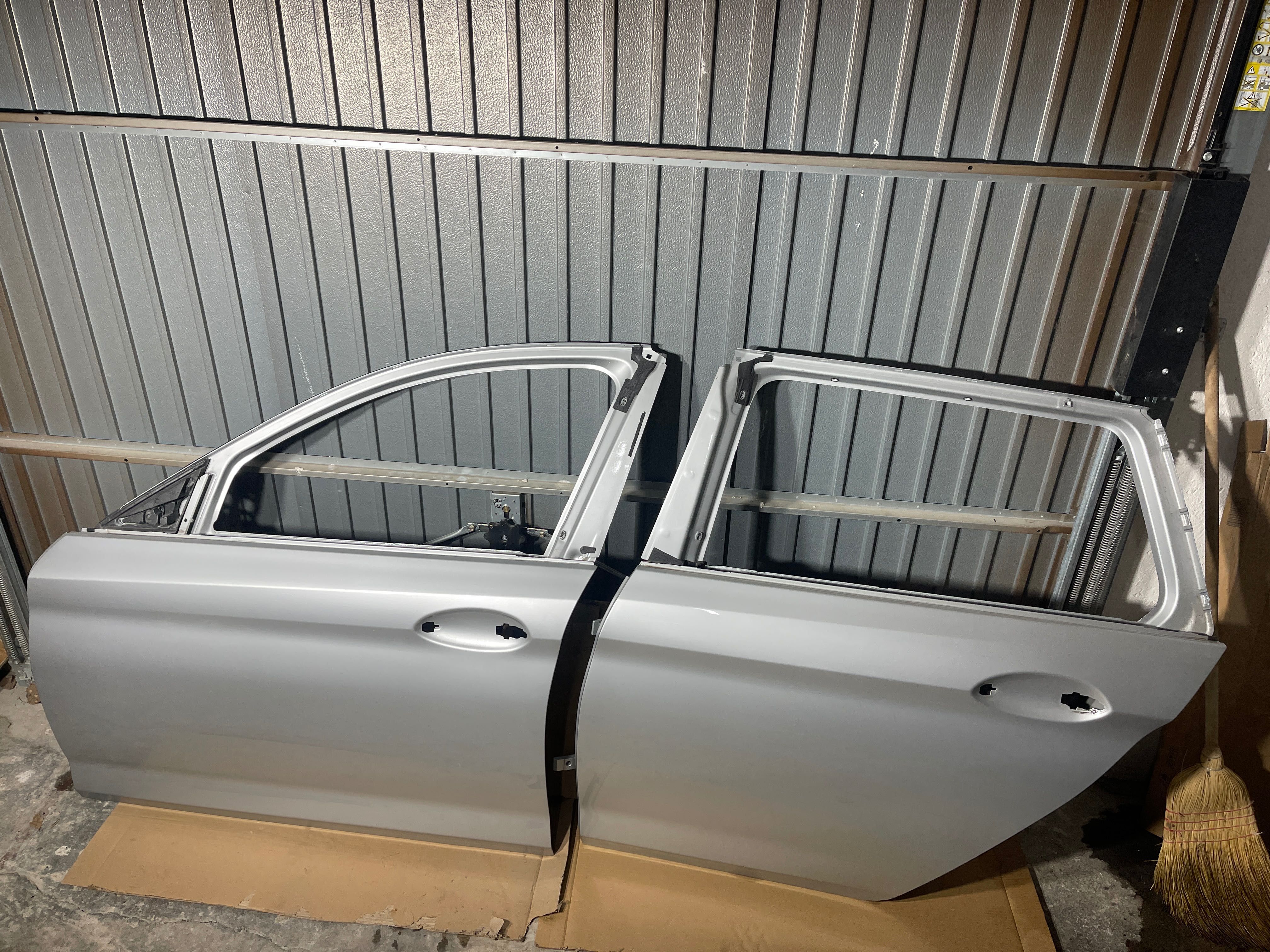 Usa fata stanga BMW SERIES 5 (G30/G31) 16---   oem 41007408961