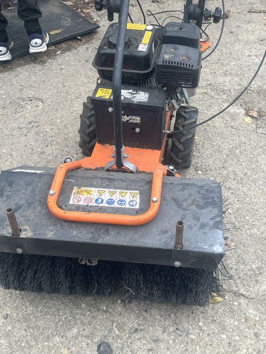 Mătură  pe benzină de Cross Tools